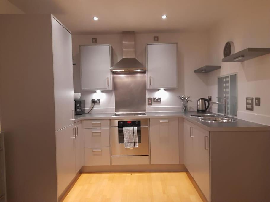 Centrally Situated 1 Bedroom Apartment! Бирмингем Экстерьер фото